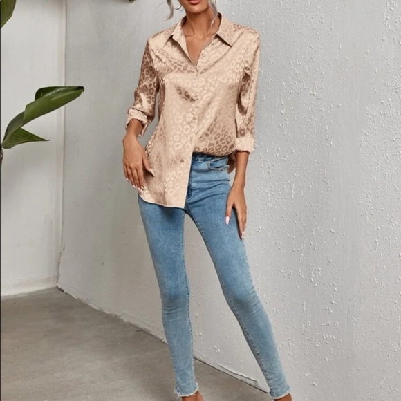 New leopard print button down top - Picture 3 of 4